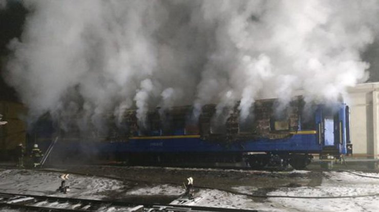 Загорелся вагон с пассажирами/фото: dsns.gov.ua