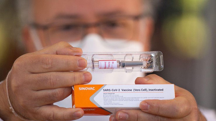 Украина купит вакцину от коронавируса производства Sinovac Biotech по 504 гривен за дозу