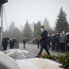 В Киеве открыли монумент Леониду Каденюку: президент принял участие (фото)