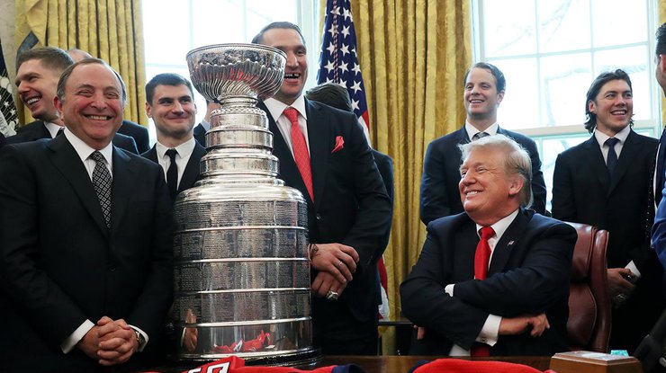 Дональд Трамп с чемпионами НХЛ 2019 года "Вашингтон Кэпиталз"