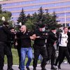 На улицах Минска появились бронеавтомобили и водометы (видео)