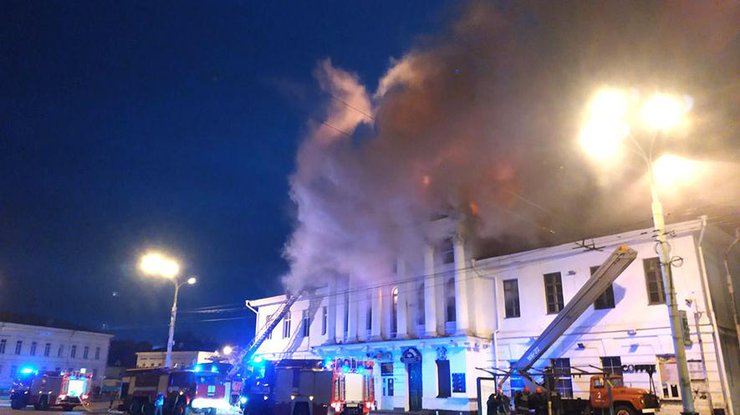 Огонь уничтожил большую часть исторического здания