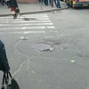 В центре Киева обнаженный мужчина провалился в сливную яму 