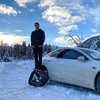 Мужчина превратил Tesla Model 3 в снегоход