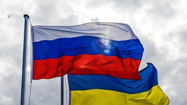 Флаги Украины и России/ Фото: Трасса 