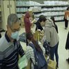 Паніка у Гонконгу: люди змітають з полиць продукти харчування