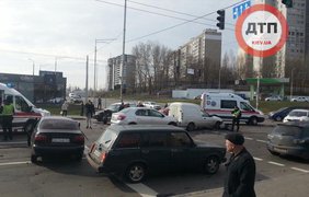 В Киеве произошла масштабная авария/ Фото: dtp.kiev.ua