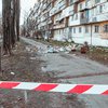 "Проводила уборку ": в Киеве девушка выбрасывала вещи из окна