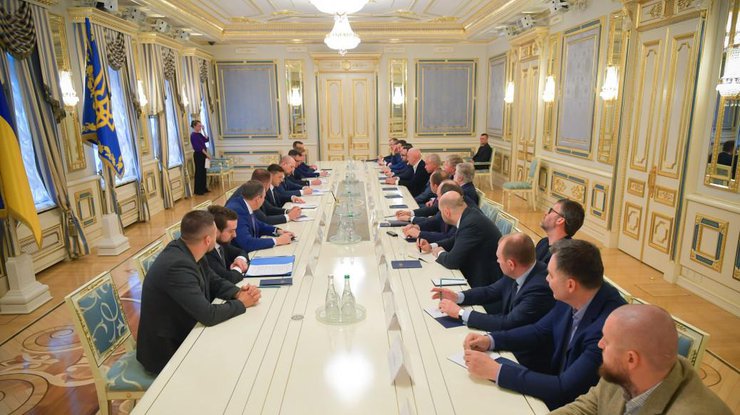 Фото: встреча президента с олигархами / АП