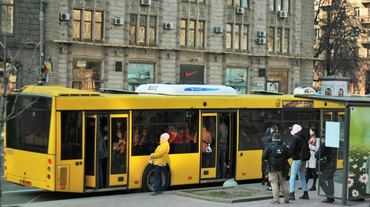 Киев останавливает пассажирские перевозки