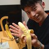 Необычное искусство: японец делает художественную резьбу на бананах 