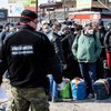 Поляки пропускают без денег, а украинцы сдирают по 200 гривен: как люди проходят границу