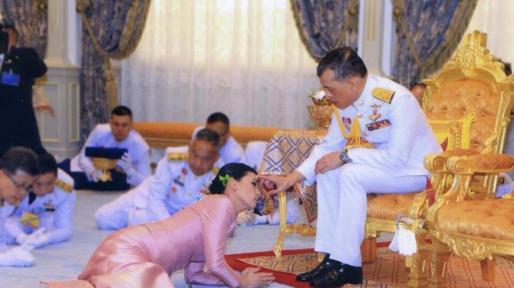 Фото: король Таиланда/ Mixnews