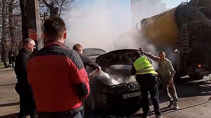 В Днепре во время движения загорелся автомобиль/ Фото: Facebook