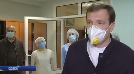 Депутати "Опозиційної платформи - За життя" привезли одеським лікарям спецодяг для боротьби із коронавірусом 
