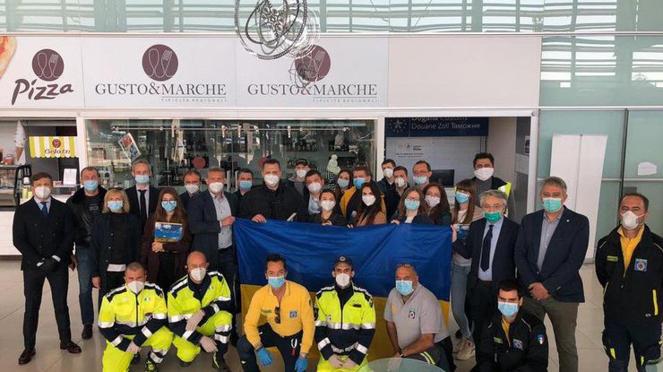 Украинские медики вернулись из Италии/ Фото: Facebook