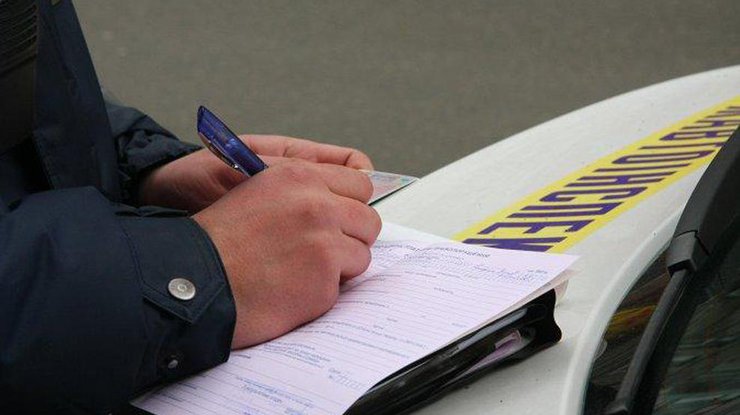 Водители смогут оплачивать штрафы за нарушение ПДД онлайн/ Фото: autocentre.ua