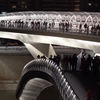 В Китае построили футуристический ленточный мост (видео)