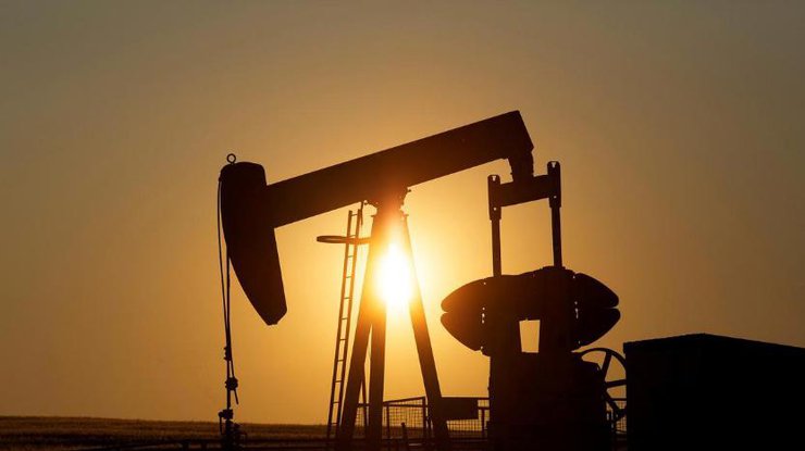 Нефтяная вышка на месторождении возле Калгари, Альберта, Канада, 21 июля 2014 года/REUTERS