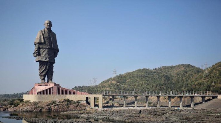 "Статуя Единства", запечатлевшая Сардара Валлабхбхая Пателя - одного из отцов-основателей Индии в штате Гуджарат, Индия, 31 октября 2018 года/REUTERS