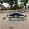 В Боярке девушка сломала фонтан ради "крутого фото" (видео)