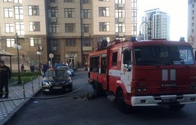 В Киеве вспыхнула многоэтажка/ Фото: "Киев Оперативный"