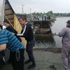 ЧП под Днепром: в реку рухнул автомобильный мост вместе с фурой (видео)
