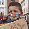 Нам самотньо: у Німеччині діти протестують проти карантину