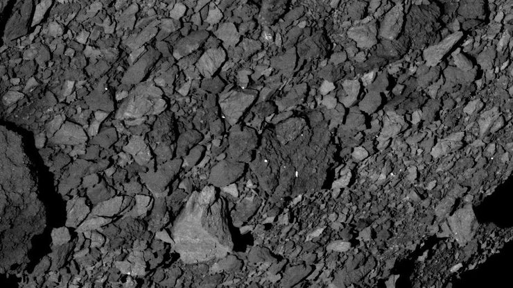 Зонд NASA приблизился к астероиду Бенну на расстояние 75 метров/ Фото: NASA