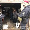 Под Киевом задержали банду "оборотней в погонах", которая похищала людей (видео)