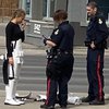 Травматический косплей: в Канаде девушку приняли за преступника (видео)