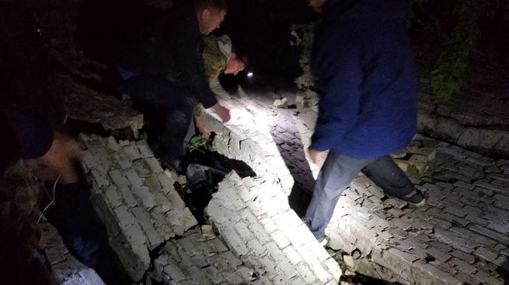 Под завалами погиб 13-летний мальчик/ Фото: полиция Киевской области