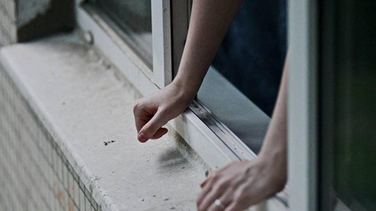 В Харькове женщина выпрыгнула из окна/ Фото: s13.ru
