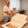Виктор Медведчук продемонстрировал журналистам Reuters уникальный фрагмент Библии Гутенберга (фото)