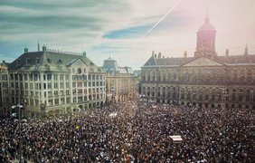 В Амстердаме тысячи людей вышли на улицы в поддержку протестов в США