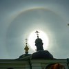 На Троицу в Киеве наблюдали редкое атмосферное явление - "нимб" вокруг Солнца (видео)