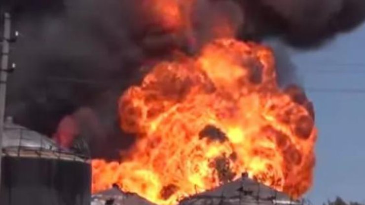 Пожар на нефтебазе в Василькове 8 июня 2015 года / Фото: tsn.ua