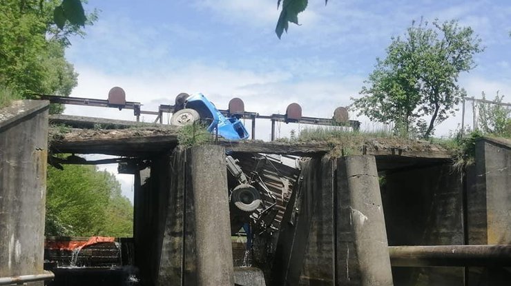 В Тернопольской области обрушился мост/ Фото: полиция Тернопольской области
