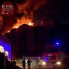 В Киеве горит жилой комплекс (видео)