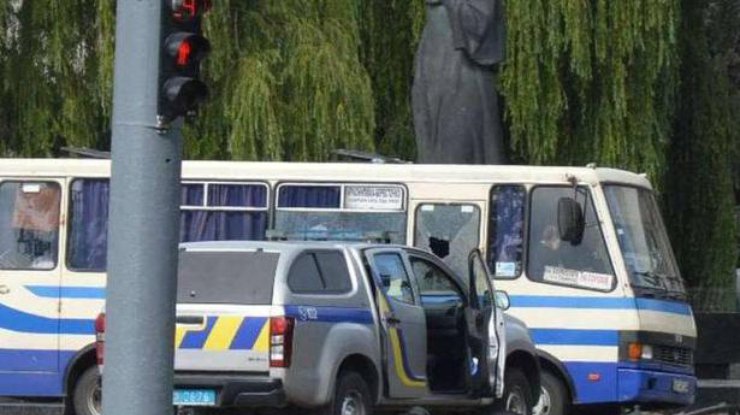 Автобус с заложниками в Луцке / Фото "Волынские новости"