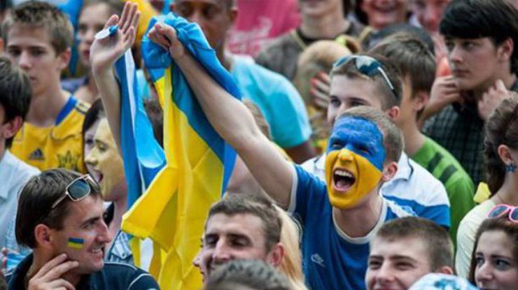 Болельщикам разрешили посещать футбольные матчи/ Фото: styler.rbc.ua