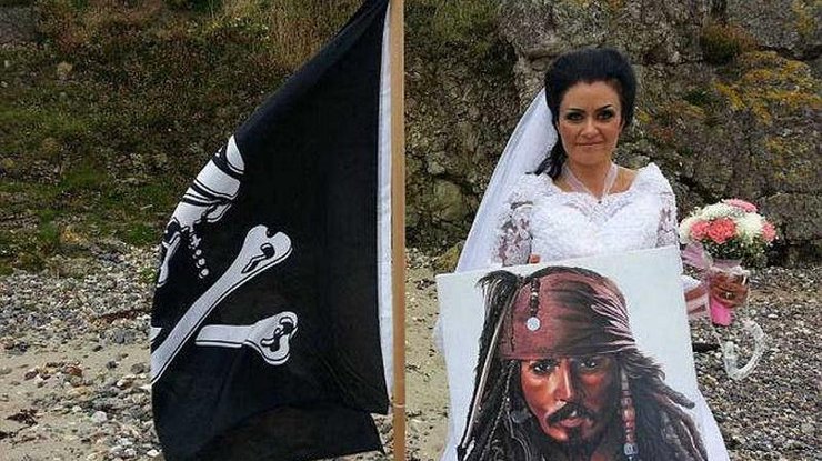 Женщина вышла замуж за пирата-призрака/ Фото: newsyou.info