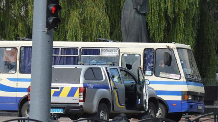 Захват автобуса в Луцке / Фото: Reuters