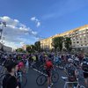 "Нас убивают на дорогах": в Киеве велосипедисты вышли защитить свои права (видео)