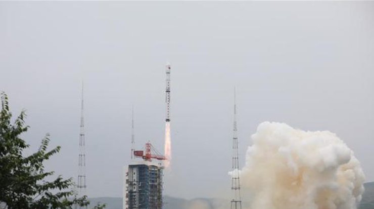 Запуск ракеты-носителя Чанчжэн-4Б в Китае/фото: korrespondent