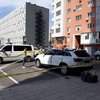 В Харькове мужчина выпрыгнул из окна на крышу автомобиля (фото)