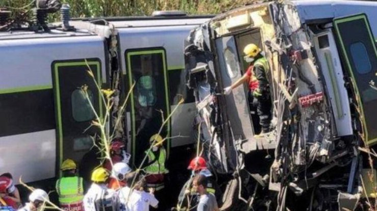 Авария поезда в Португалии / Фото: twitter.com asbeiras