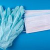 "Вирус умирает в пакете": в Минэкологии изменили правила утилизации защитных масок 