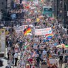 В Берлине тысячи людей вышли на протесты из-за карантинных ограничений (видео)