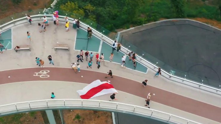 Флаг над столицей Украины / Фото: стоп-кадр из видео 